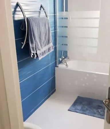 La Carihuela Great Location 4 Minute Walk 2 Beach * 托雷莫利诺斯