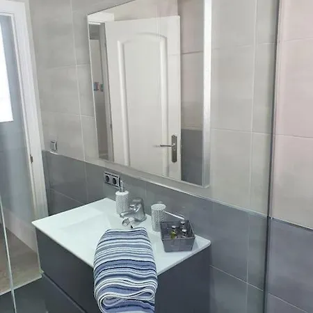 La Carihuela Great Location 4 Minute Walk 2 Beach *